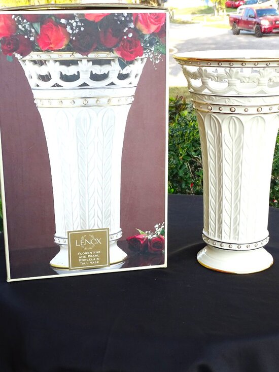 RARE VINTAGE LENOX FLORENTINE & PEARL IVORY & GOLD SIZE 16  VINTAGE LENOX FLORENTINE AND PEARL PORCELAIN TALL VASE 16 IN  TALL NEW IN BOX